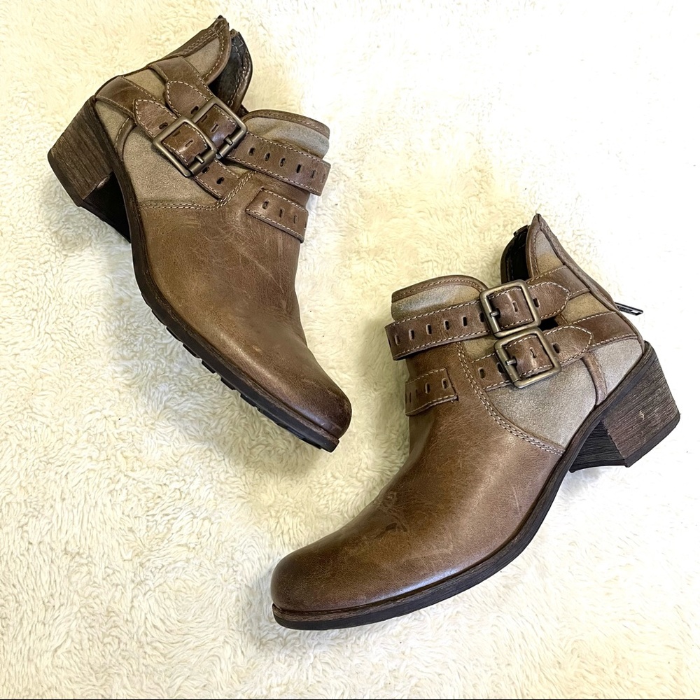 UGG Patsy Boots with Two Buckles Two Tone Leather Size 8.5